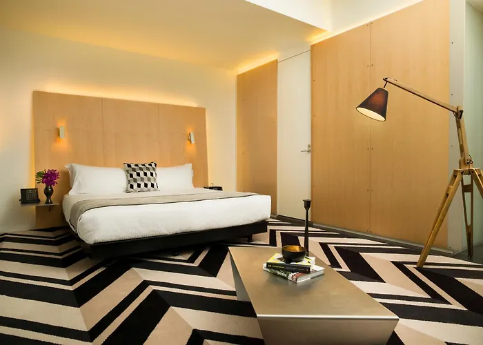 Adelphi Hotel